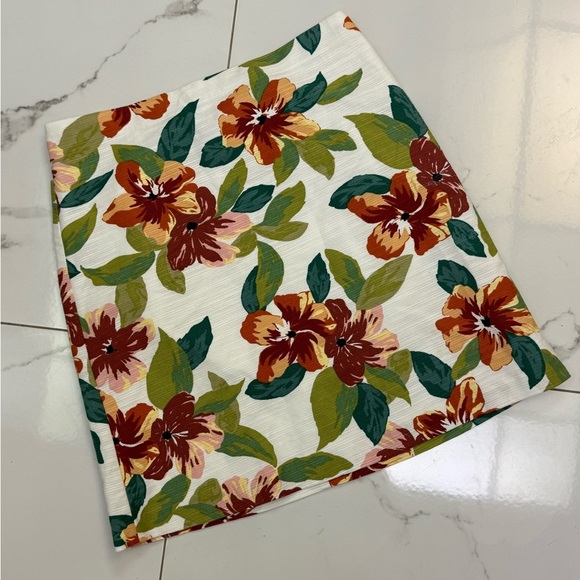 Ann Taylor Dresses & Skirts - Ann Taylor Skirt Size 8